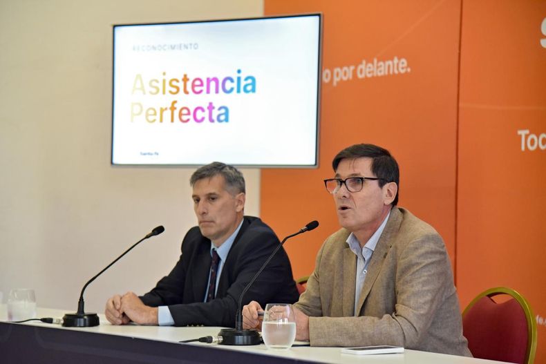 Los ministros de Educación, José Goity, y de Economía, Pablo Olivares, anunciaron las medidas dispuestas por el Gobierno de Maximiliano Pullaro.