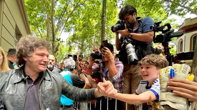 Milei votó custodiado por un fuerte operativo policial.