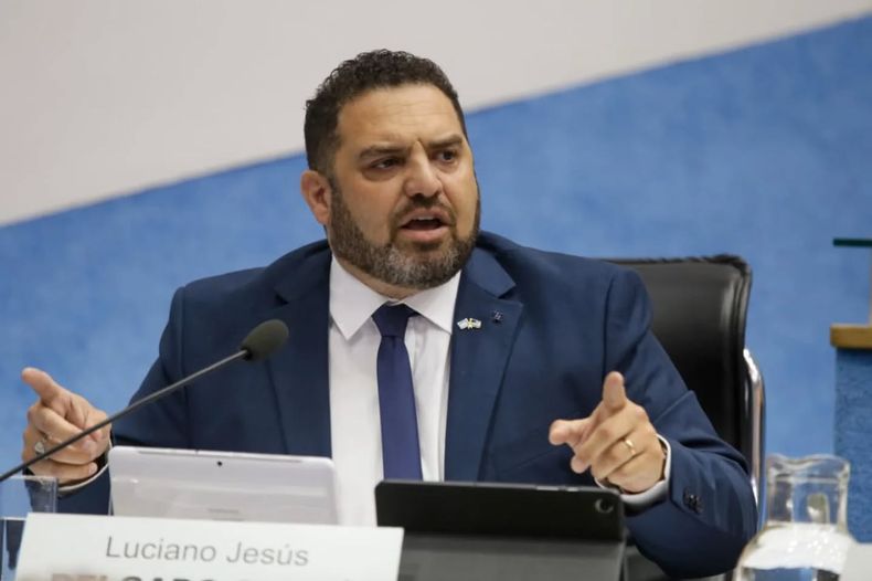 Desde su banca, Luciano Delgado Sempé es uno de los críticos más activos a la gestión Weretilneck.