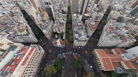 Universidades. Estudiantes, docentes y no docentes marcharon hasta Plaza de Mayo en reclamo al recorte presupuestario