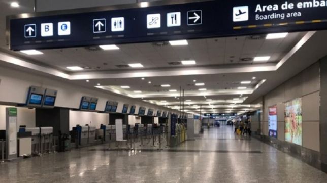 con las negociaciones cerradas, rige el paro total en aerolineas y austral