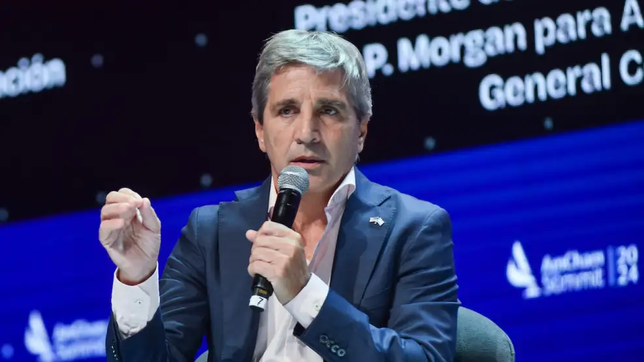 El ministro de Economía, Luis Toto Caputo, vuelve a sentir la presión del dólar, mientras los mercados mantienen el entusiasmo.&nbsp;