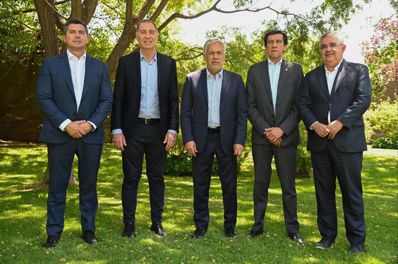 Marcelo Orrego (San Juan), Diego Santilli, Alfredo Cornejo (Mendoza), Carlos Sadir (Jujuy) y Raúl Jalil (Catamarca). Marcelo Orrego (San Juan), Diego Santilli, Alfredo Cornejo (Mendoza), Carlos Sadir (Jujuy) y Raúl Jalil (Catamarca).