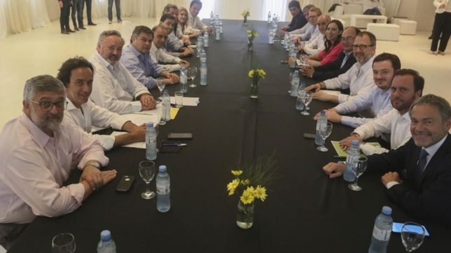 dios atiende en capital: los candidatos bonaerenses tienen bunkeres en la ciudad