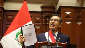 Vizcarra disolvió el Congreso y este respondió con su suspensión