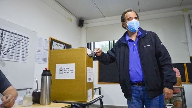 rio cuarto: schiaretti vuelve a golpear a la ucr y fernandez se cuela en la foto