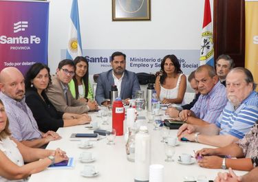 Paritarias en Santa Fe: Pullaro convocó a los gremios, que van con reclamos por aumentos y titularizaciones