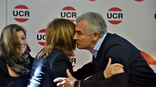La candidata presidencial de Juntos por el Cambio, Patricia Bullrich, junto a titular de la UCR, Gerardo Morales.