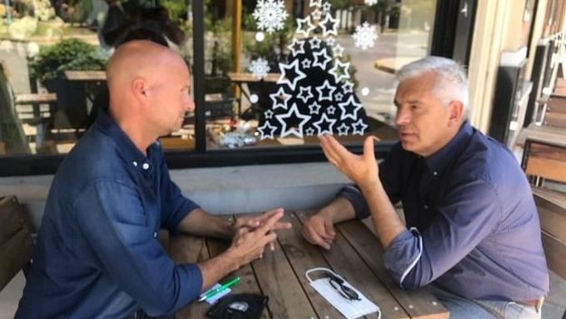 Si no puedes con ellos: Domínguez mete un duro de CRA en su gabinete