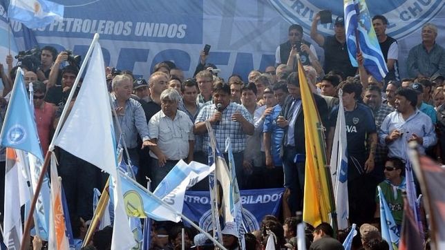 petroleros calientan la cumbre con aranguren: ?actua como un ceo?