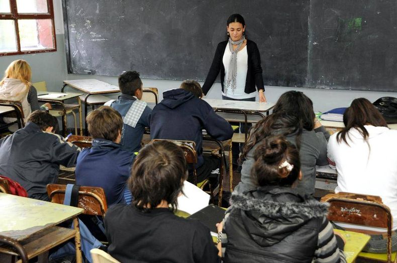 La deuda silenciosa de la escuela: por qué las juventudes no conocen el funcionamiento del Estado que las gobierna.