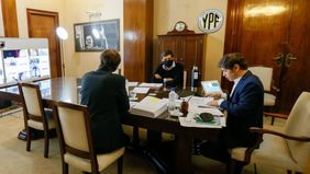 Kicillof también paga en cuotas aguinaldo de los sueldos superiores