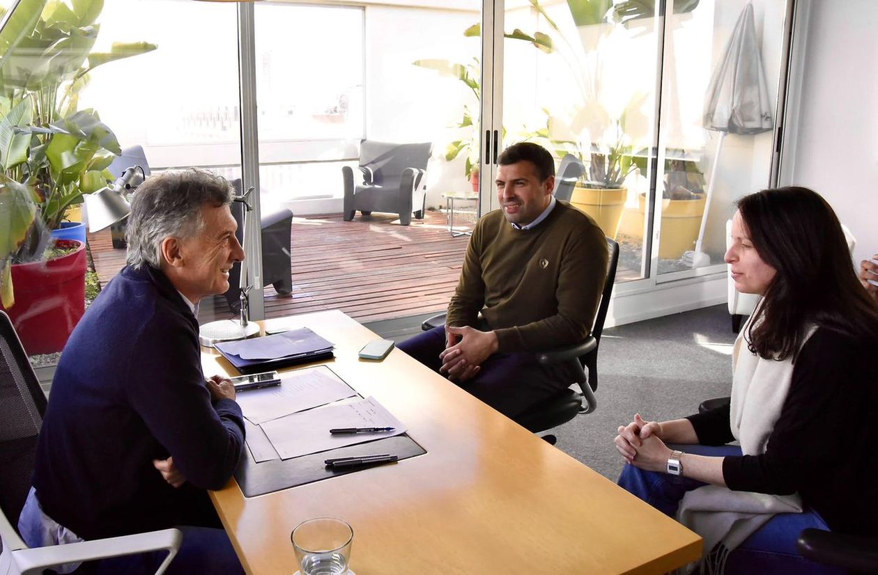 Mauricio Macru junto a la vicepresidenta primera del PRO, Soledad Martínez, y el Secretario General, Facundo Pérez Carletti.