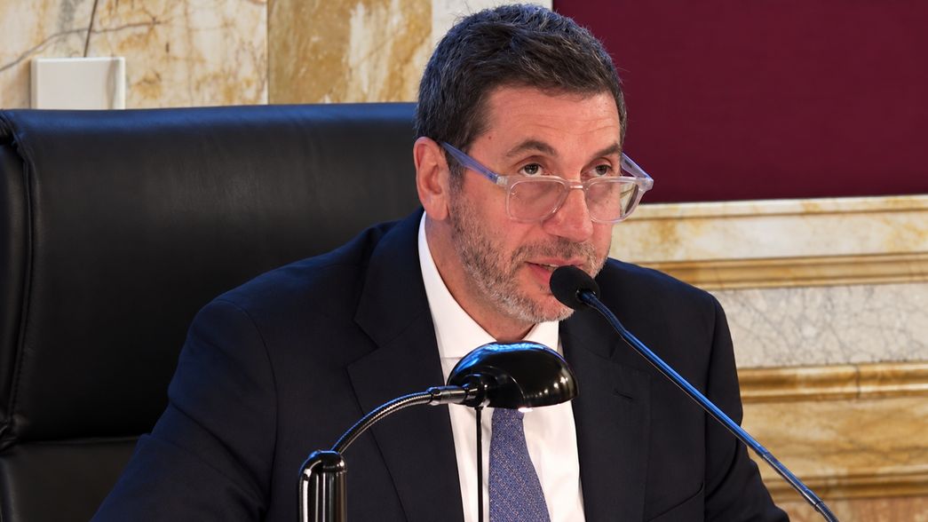 Juan Manuel Olmos pone a la AGN en campaña y alimenta la chance de una candidatura con el oro del BCRA
