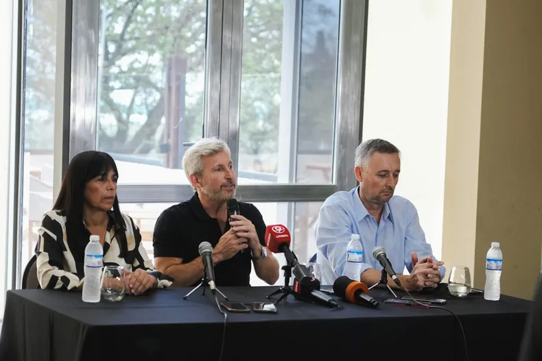 Gustavo Hein, junto a Rogelio Frigerio y a la vicegobernadora Alicia Aluani.