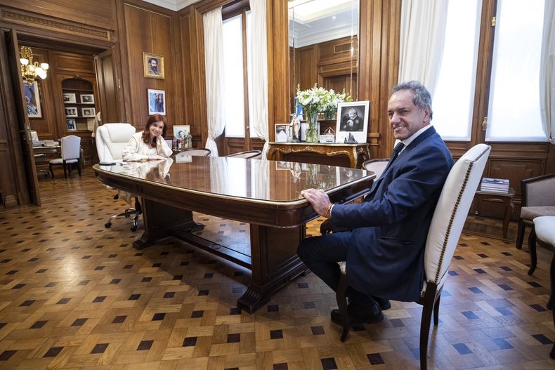 Cristina Fernández de Kirchner recibió a Daniel Scioli en el Senado.