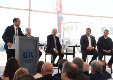 La UIA reconvirtió el Día de la Industria en un miniacto de repudio al atentado