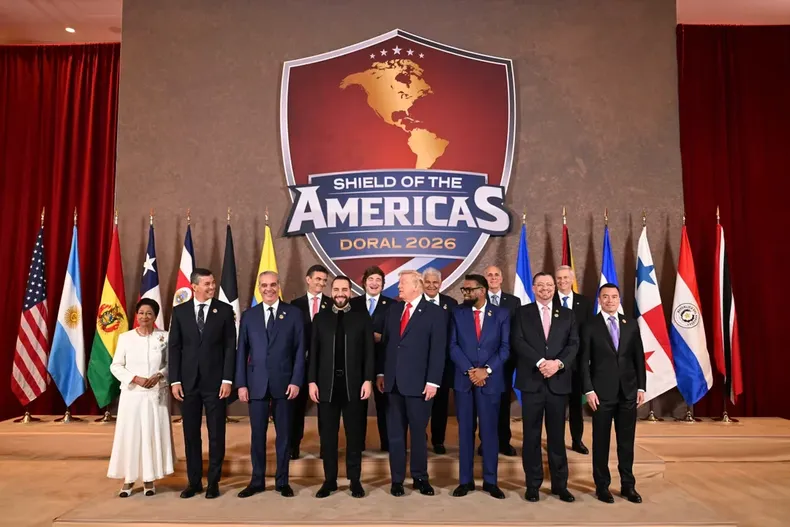 Donald Trump reunió el sábado a sus peones latinoamericanos, a quienes comprometió en la creación de un "escudo" regional contra el narcotráfico. Javier Milei, claro, es de la partida.