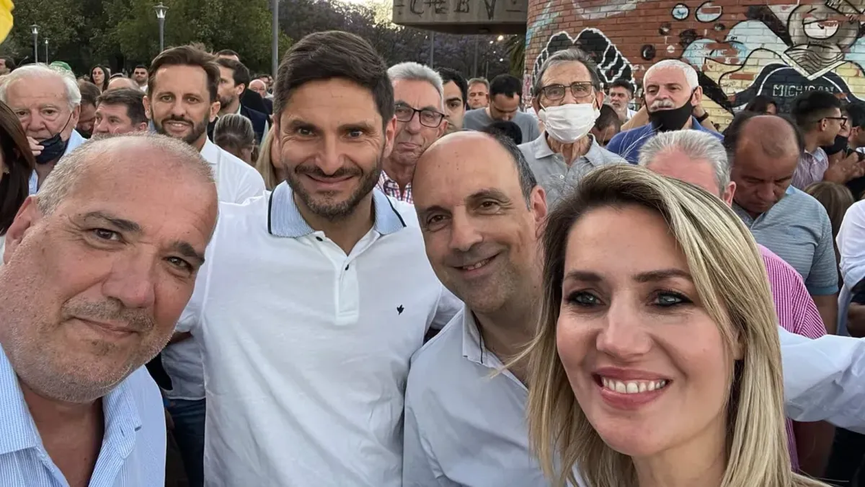 El gobernador de Santa Fe, Maximiliano Pullaro, y el funcionario Julián Galdeano en épocas de campaña, antes de asumir al mando de la Casa Gris.
