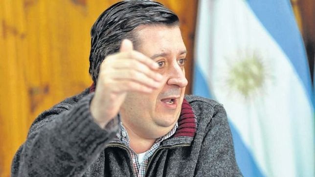 guamini: trabada la licencia, el intendente renuncio y asumira en la defensoria del pueblo