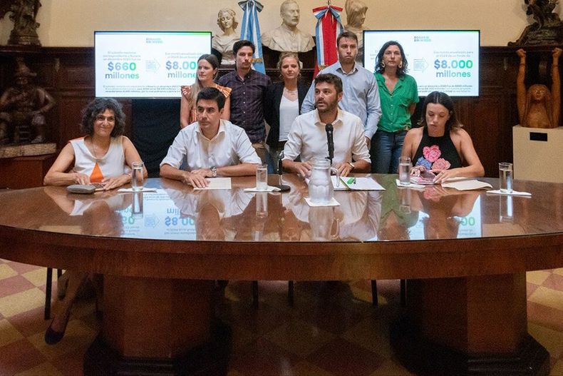La concejala del peronismo Norma López, junto a sus nuevos compañeros de ruta: Juan Monteverde, de Ciudad Futura, y Eduardo Toniolli y Lucila De Ponti del Evita.