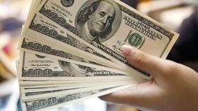 Entre Sturzenegger y Caputo lograron bajar el dólar a $24,50 en el súper martes