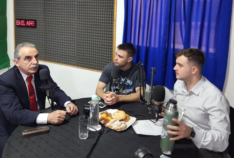 Pablo Garello, líder de la JP Santa Fe, junto a Guillermo Moreno.  