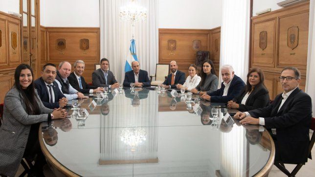 el gobierno busca avanzar en la ley omnibus xs y recibio a diputados dialoguistas