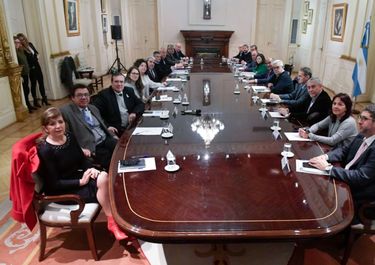 Plan antituristas blue: el Gobierno analiza un tipo de cambio diferenciado