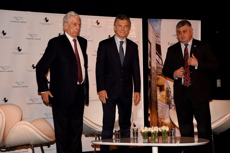 Mario Vargas Llosa, Mauricio Macri y Gerardo Bongiovanni.