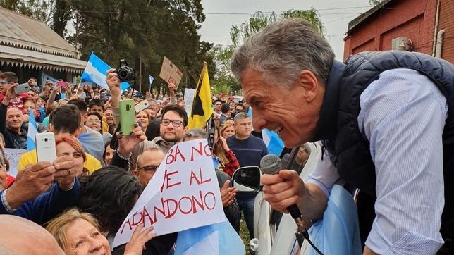 candidato presencial, presidente virtual: como funciona el gobierno ambulante de macri