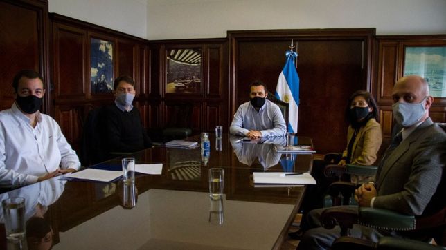 martinez sale a la cancha con un coctel de gabinete, cortes y tarifas