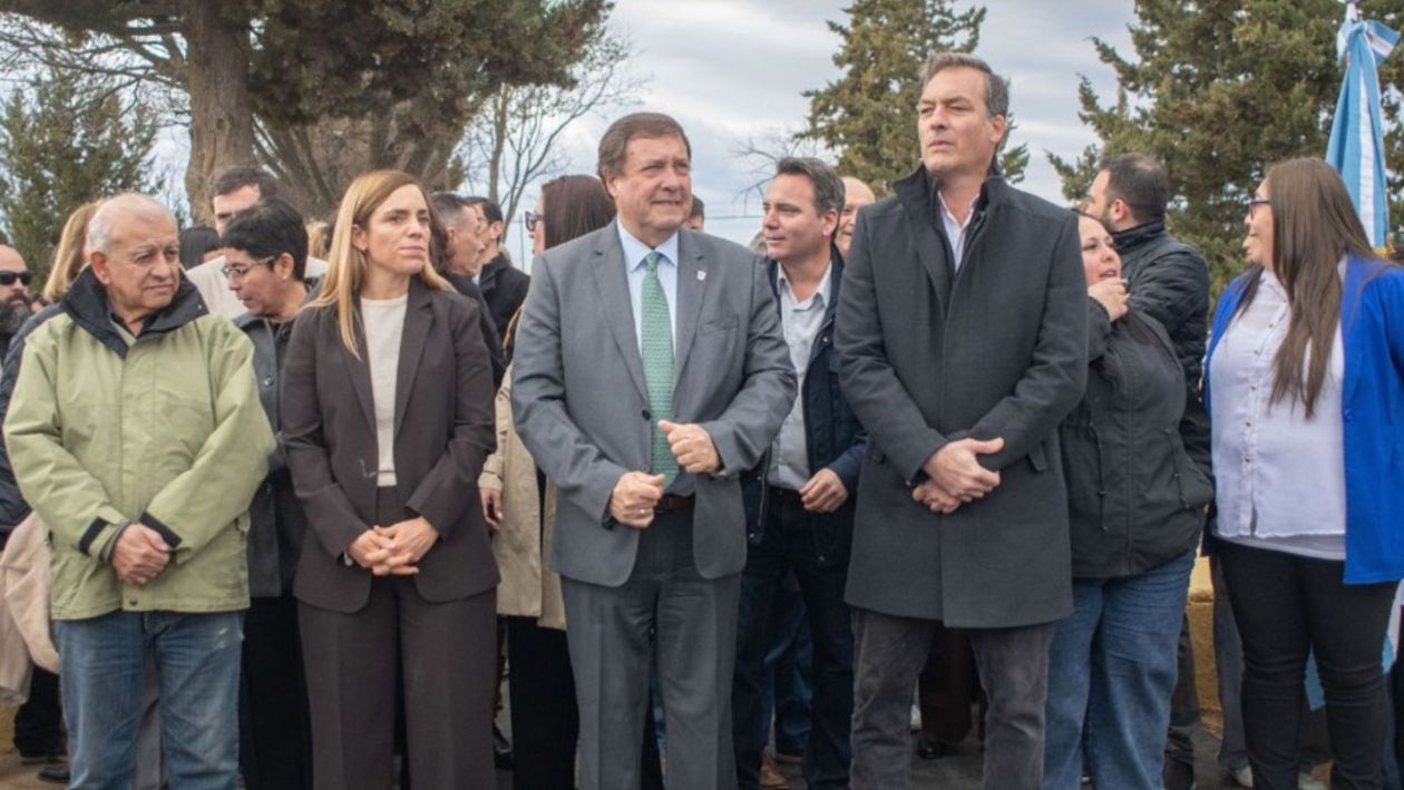 La postal de Alberto Weretilneck con los Soria expuso una tregua impensada entre dos sectores enfrentados durante años.