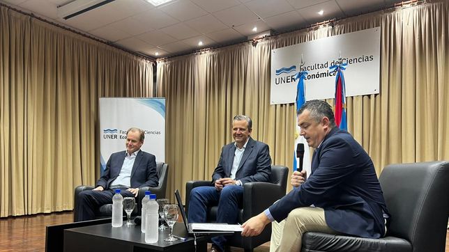 Gustavo Bordet, Adán Bahl y Sebastián Pérez, decano de Ciencias Económicas de UNER.