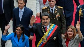 Juró Maduro, rodeado por sus incondicionales y desconocido por la región