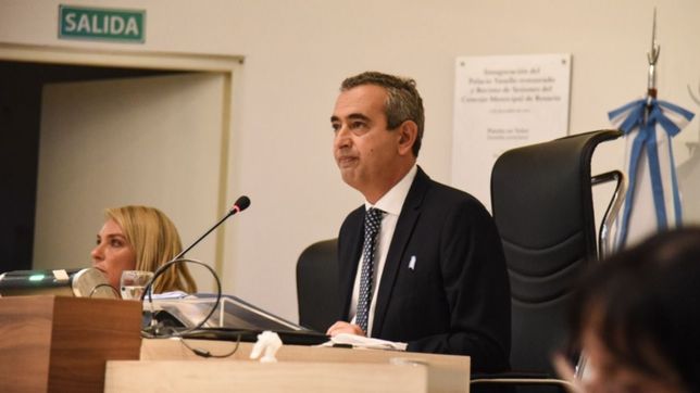 las senales politicas de un intendente que quiere ser gobernador
