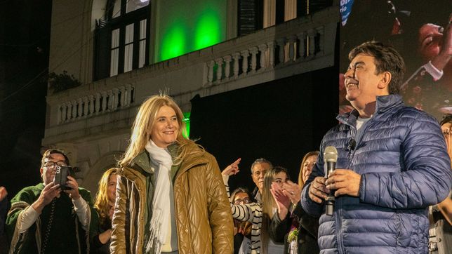 Triunfo arrasador del peronismo en La Matanza: Fernando Espinoza celebró una diferencia de 27 puntos.