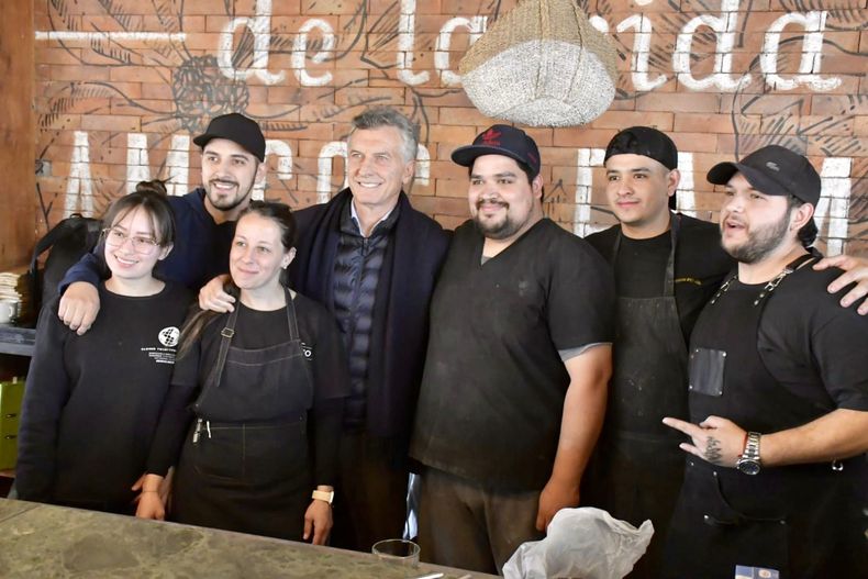 macri bares.jpg
