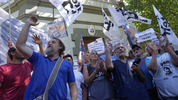 El ajuste de Javier Milei: docentes encabezan una protesta en Casa de Gobierno de Neuquén.