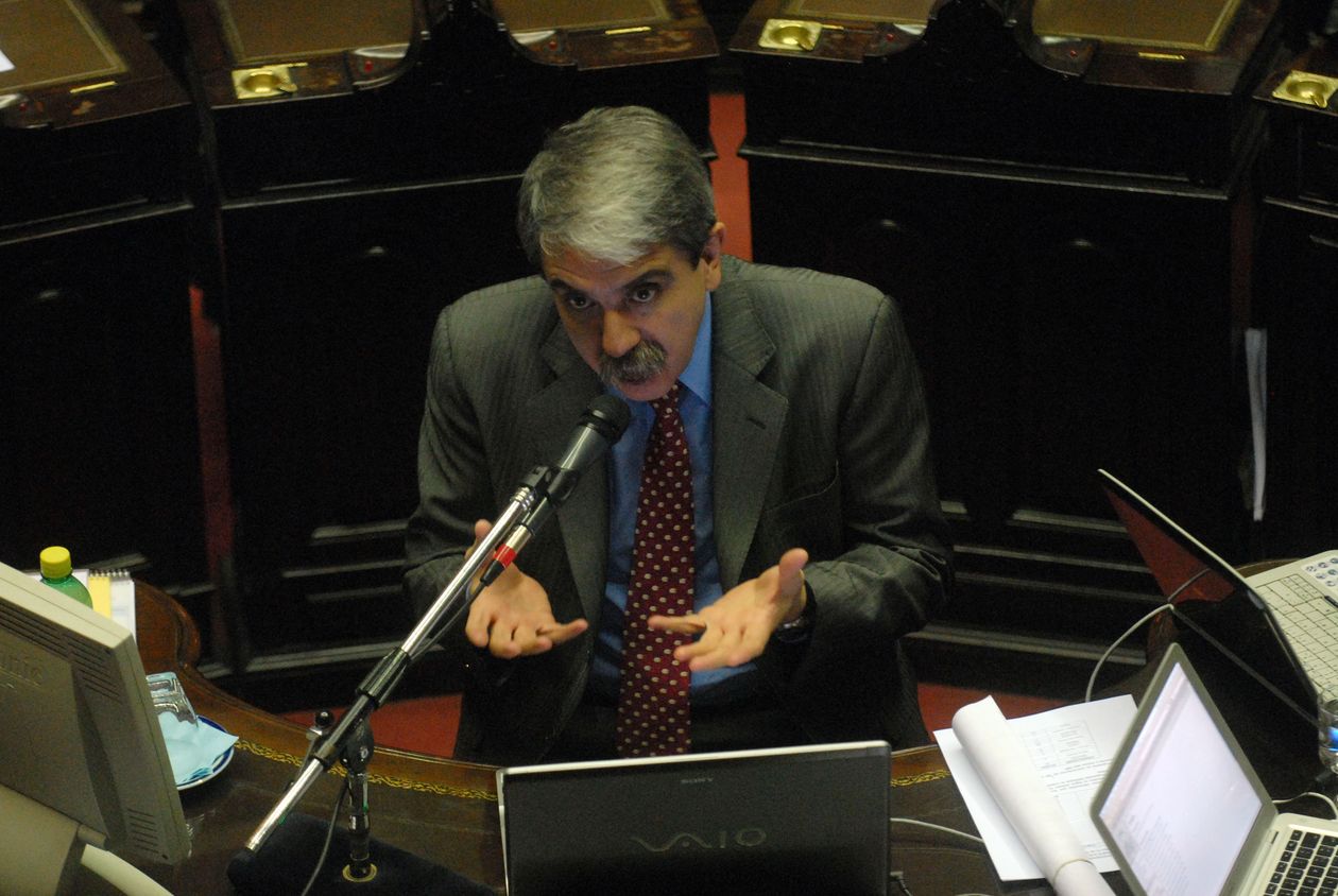 Aníbal Fernandez el 11 de noviembre de 2009, como jefe de Gabinete, informando en la Cámara de Diputados para cumplir con el artículo 101 de la Constitución. Foto: Hugo Villalobos (Agencia Noticias Argentinas)