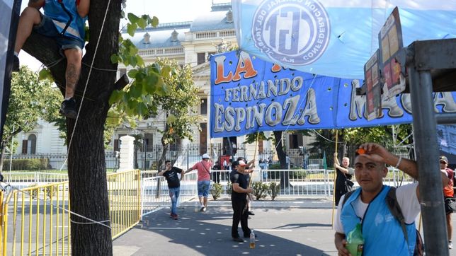 fuerte operativo de seguridad, rumor cfk y banderas a la espera de axel kicillof