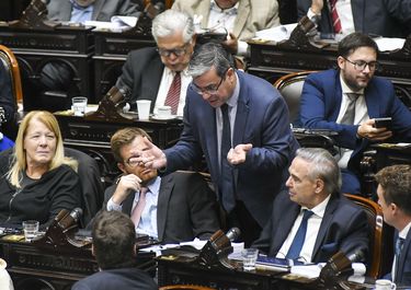 Germán Martínez (UP) habla con Nicolás Massot (EF). Referentes de la oposición en Diputados. 