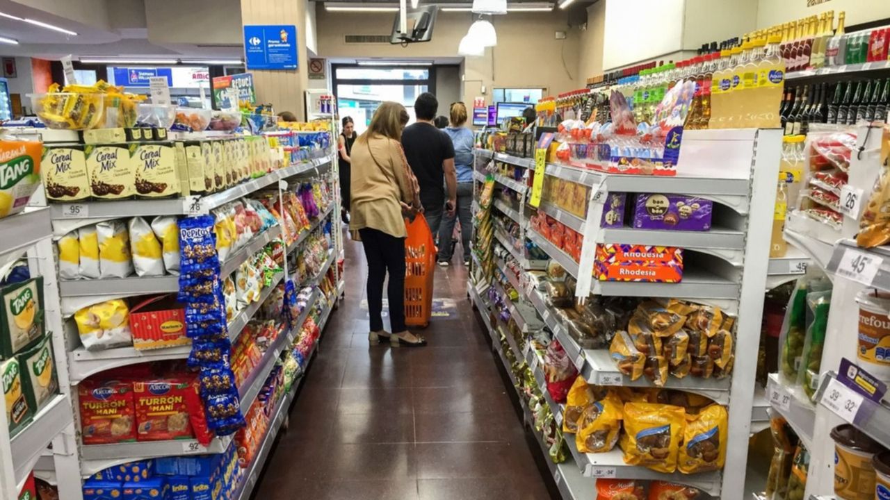 Los precios se negocian a un dólar de $65 y piden “descongelar” los Esenciales