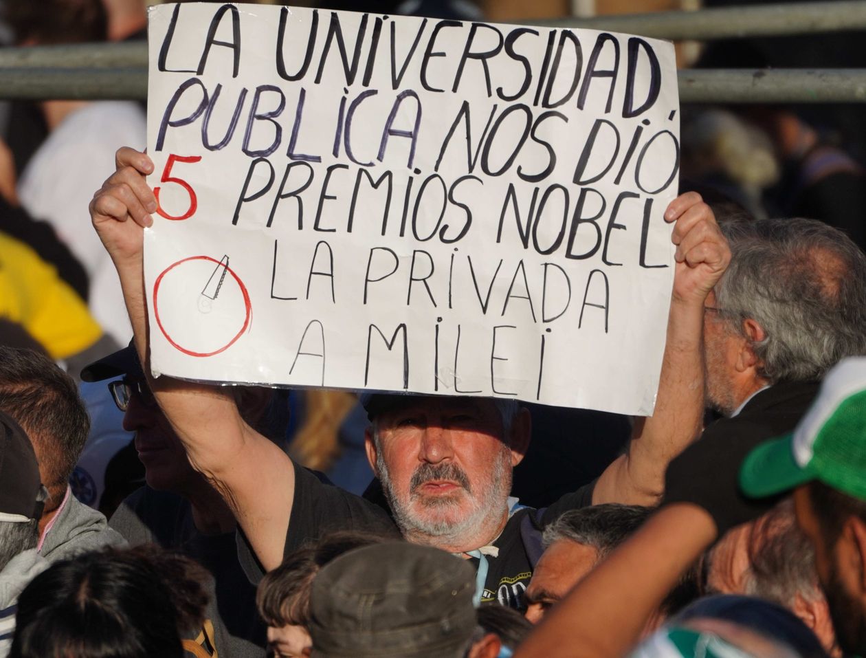 Las universidades vuelven a la calle con una marcha que une a todo el arco opositor contra el Gobierno