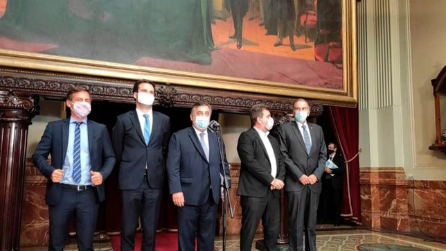 en el congreso, la oposicion se pinta la cara pero no come vidrio