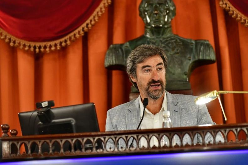 &Aacute;ngel Giano perdi&oacute; por 12 votos la interna con Gay.