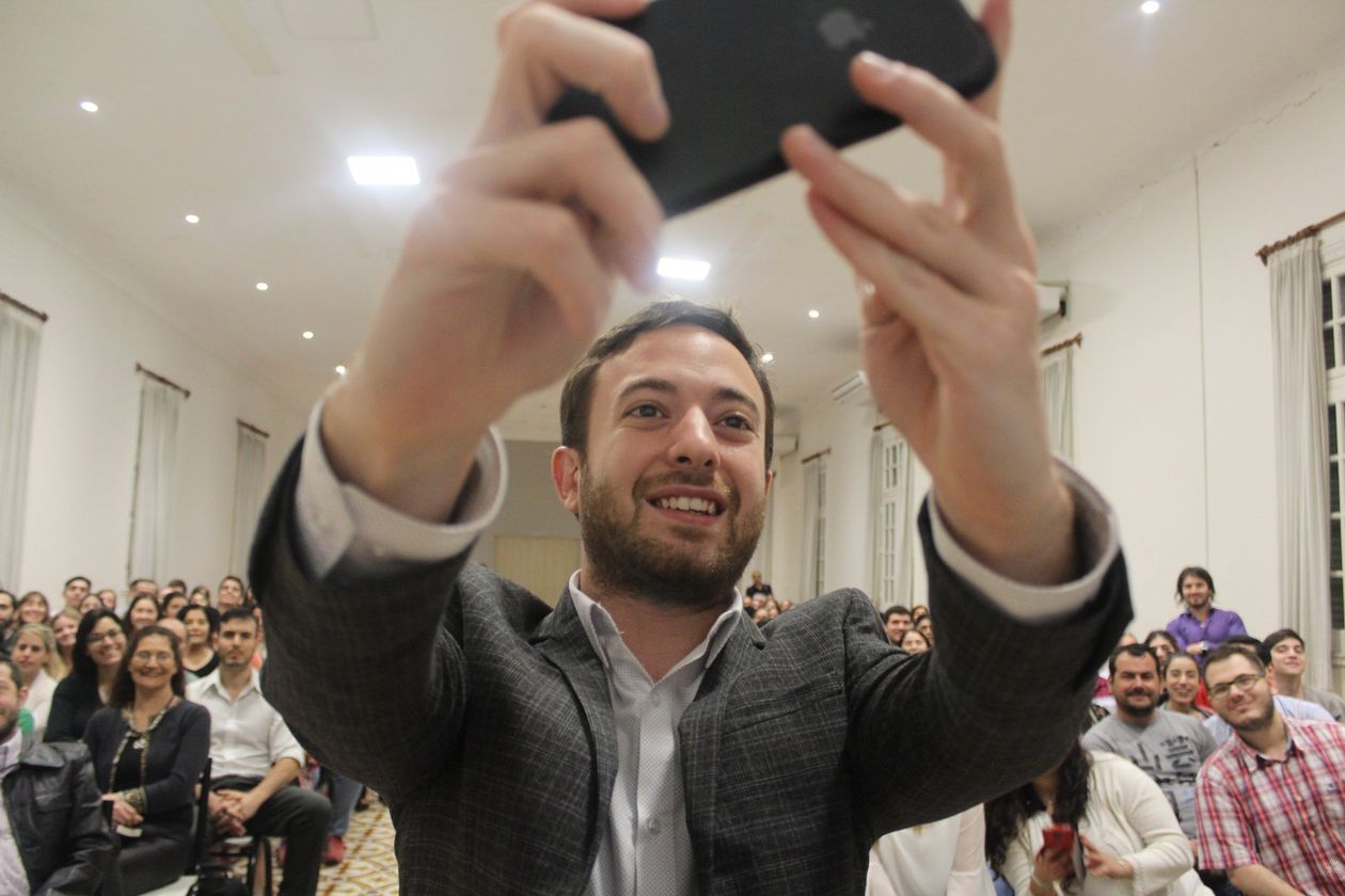 Agustín Laje es un influencer libertario que la política de Córdoba empezó a mirar.