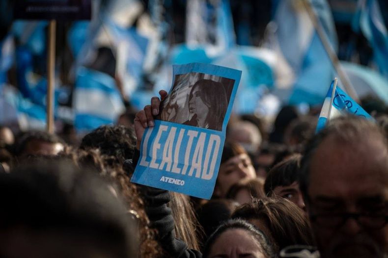 Banderazo por el año de prisión de CFK.