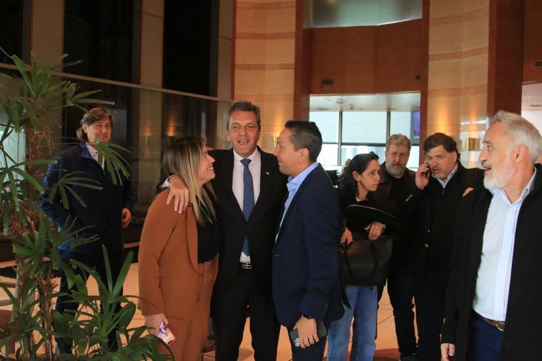 Sergio Massa junto a sus armadores en Córdoba.