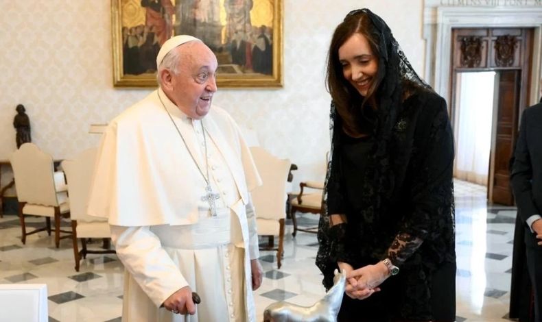 El papa Francisco y Victoria Villarruel en el Vaticano.